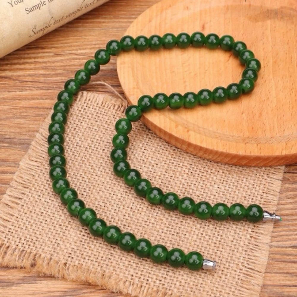 Green pearl necklace